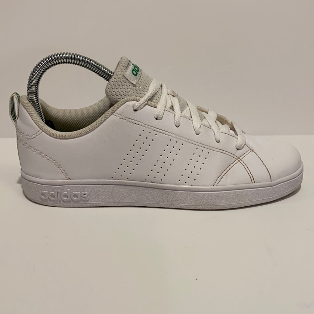 Adidas Advantage - Size 5